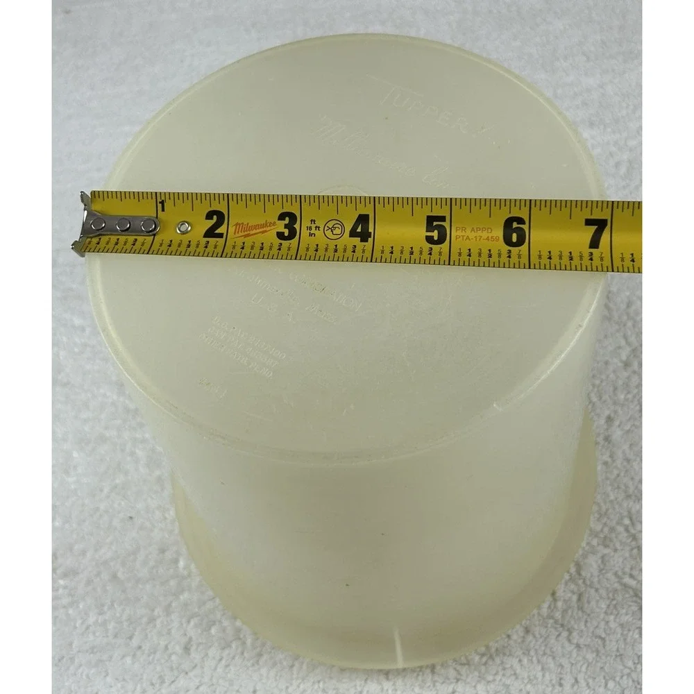Tupperware vtg qt